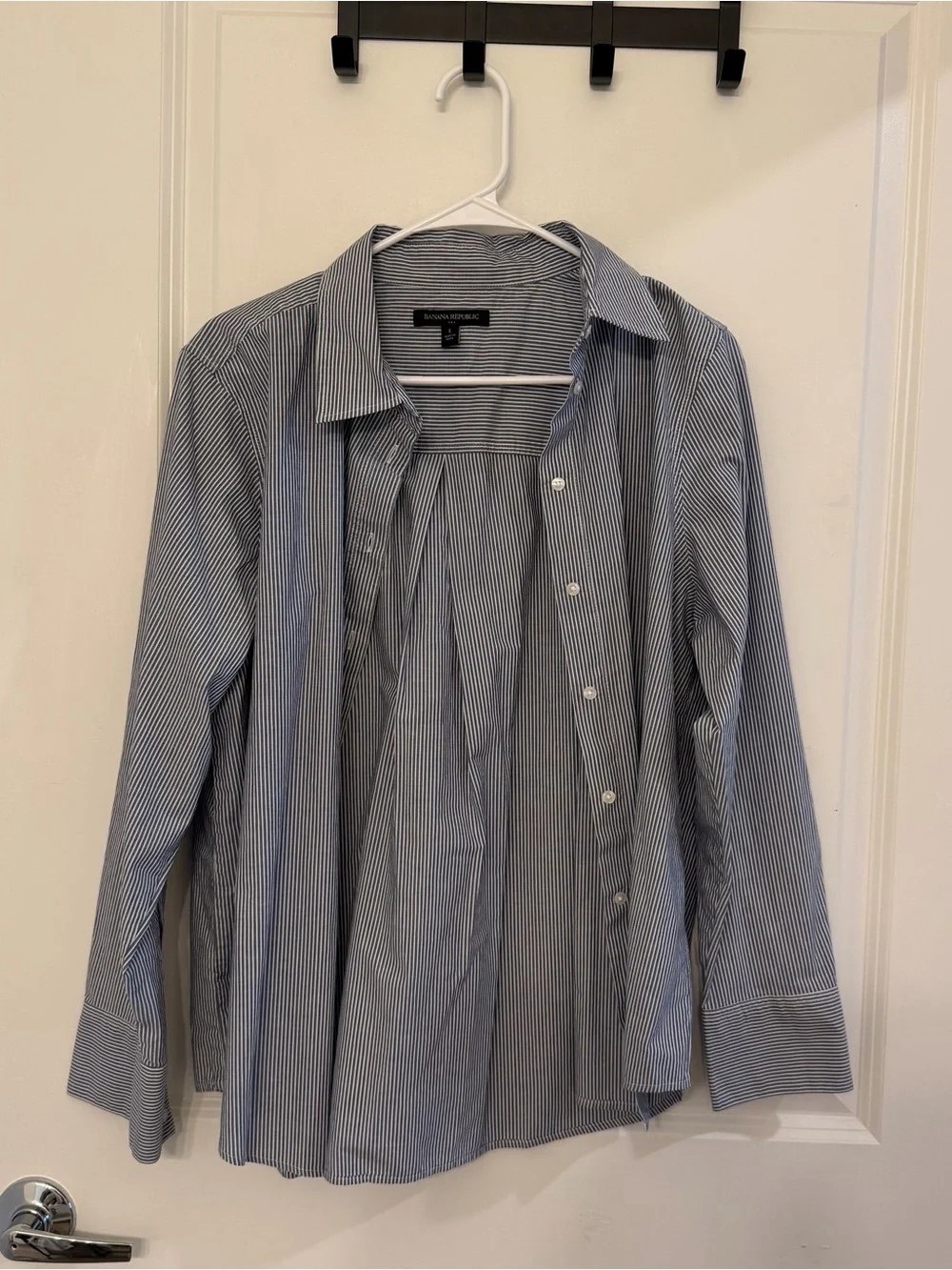 Banana Republic Men's Blue and White Pinstripe Button-Down Shirt